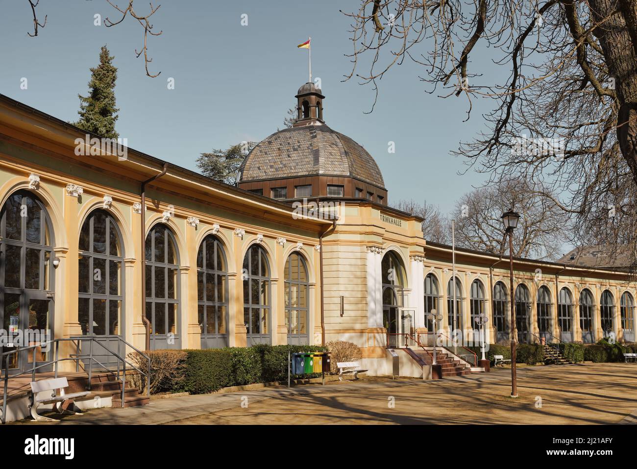 La salle des pompes à Bad Harzburg, Basse-Saxe, Allemagne. Point de repère dans le centre historique de la ville thermale dans les montagnes de Harz. Banque D'Images La salle des pompes à Bad Harzburg, Basse-Saxe, Allemagne. Point de repère dans le centre historique de la ville thermale dans les montagnes de Harz. Banque D'Images