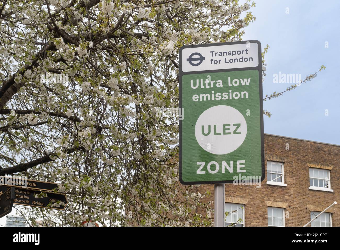 Pour aider à nettoyer l'air de Londres, la zone d'émission ultra-faible (ULEZ) fonctionne 24 heures sur 24, 7 jours sur 7 Banque D'Images