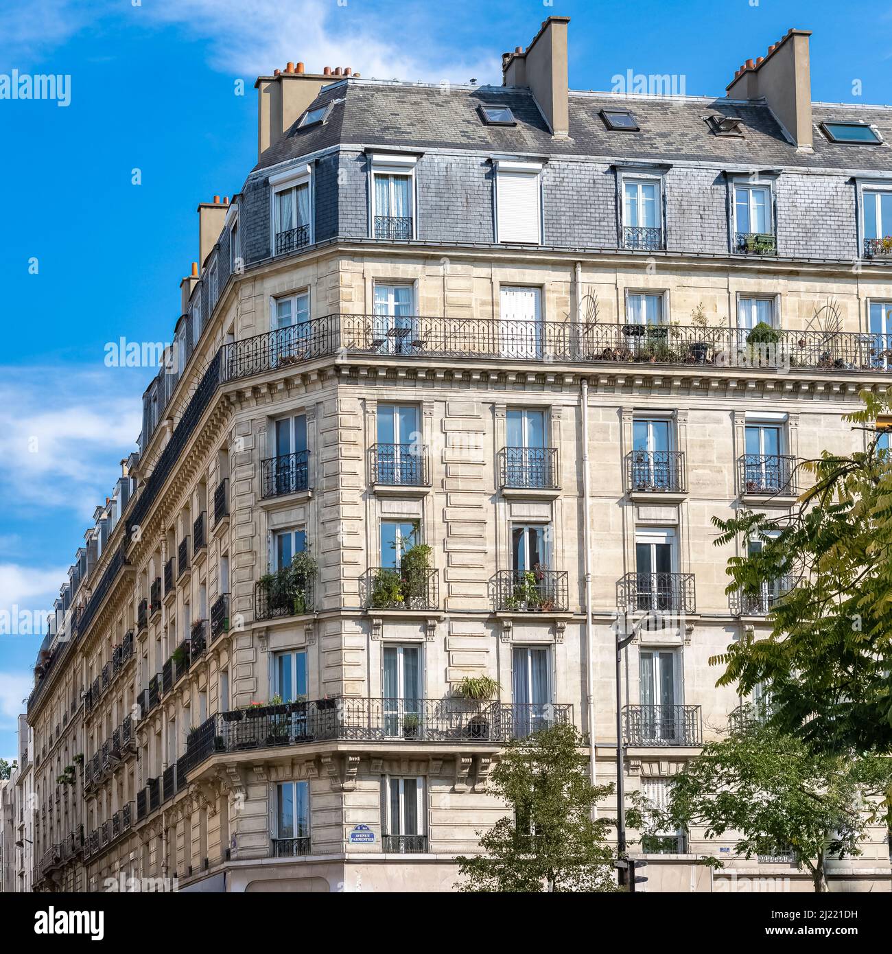 Paris, bâtiment typique boulevard Parmentier, dans le 11ème arrondissement, façade typiquement parisienne Banque D'Images