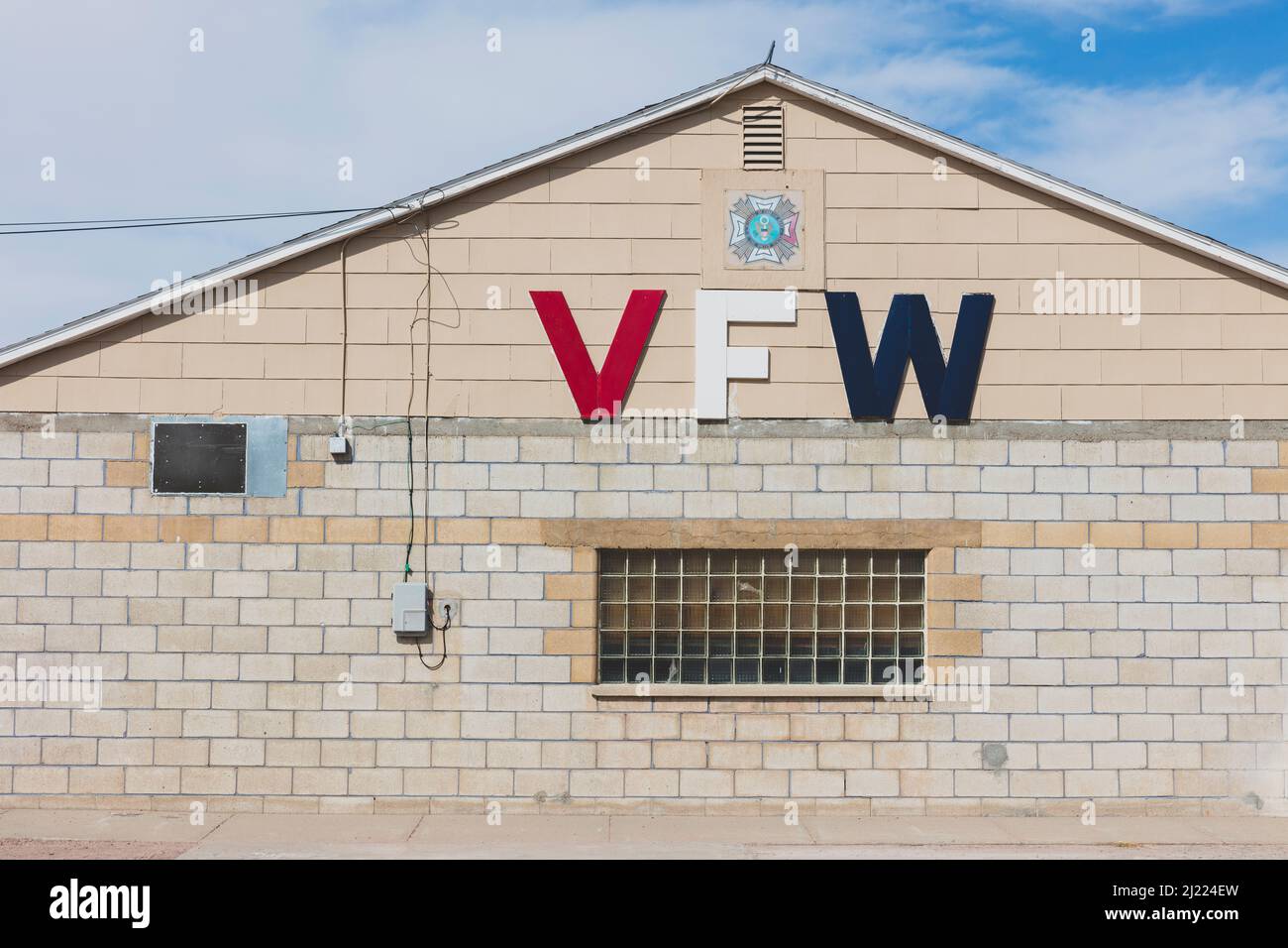 Bâtiment VFW, l'organisation des anciens combattants des guerres étrangères, signe et fenêtre. Banque D'Images