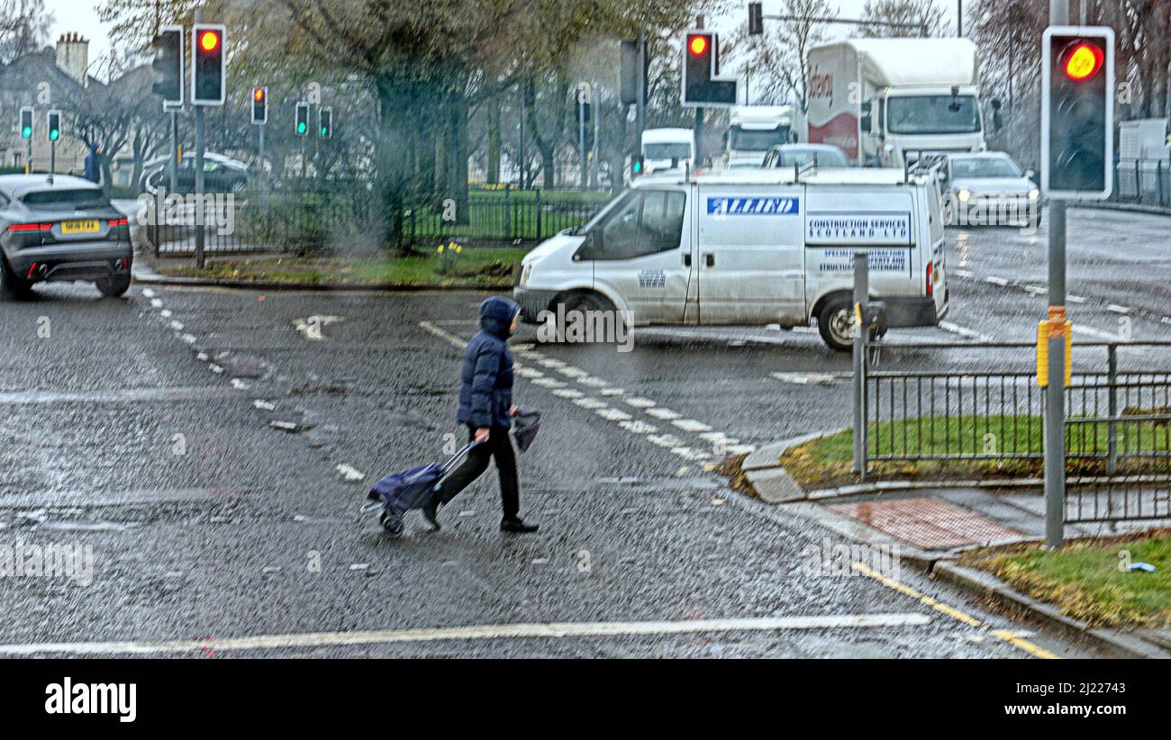 Glasgow, Écosse, Royaume-Uni 30th mars 2022. UK Météo: : Été comme le temps disparu comme la pluie réapparut avec des températures plus basses comme les averses d'avril arrivent un couple de jours tôt. Crédit Gerard Ferry/Alay Live News Banque D'Images