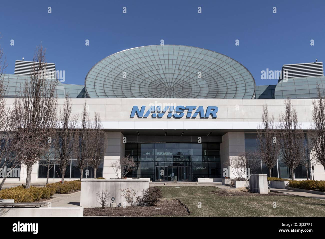 Lisle - Circa Mars 2022: Navistar International siège. Navistar fabrique des véhicules à essence, diesel et électriques et des engins de forage à 18 roues Banque D'Images