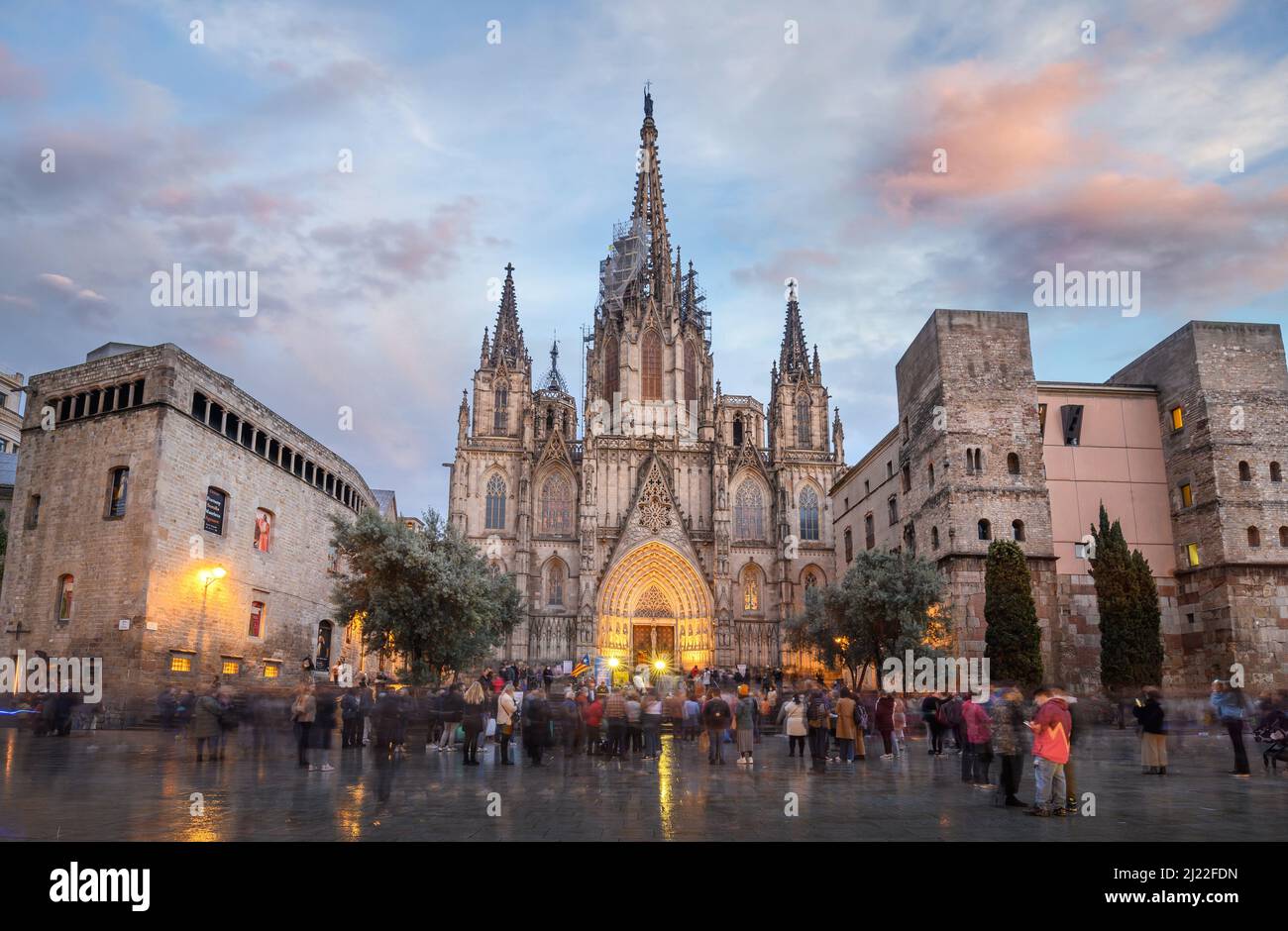Photos De Cathédrale Sainte-croix De Barcelone Catedral de la santa cruz y santa eulalia de barcelona Banque de