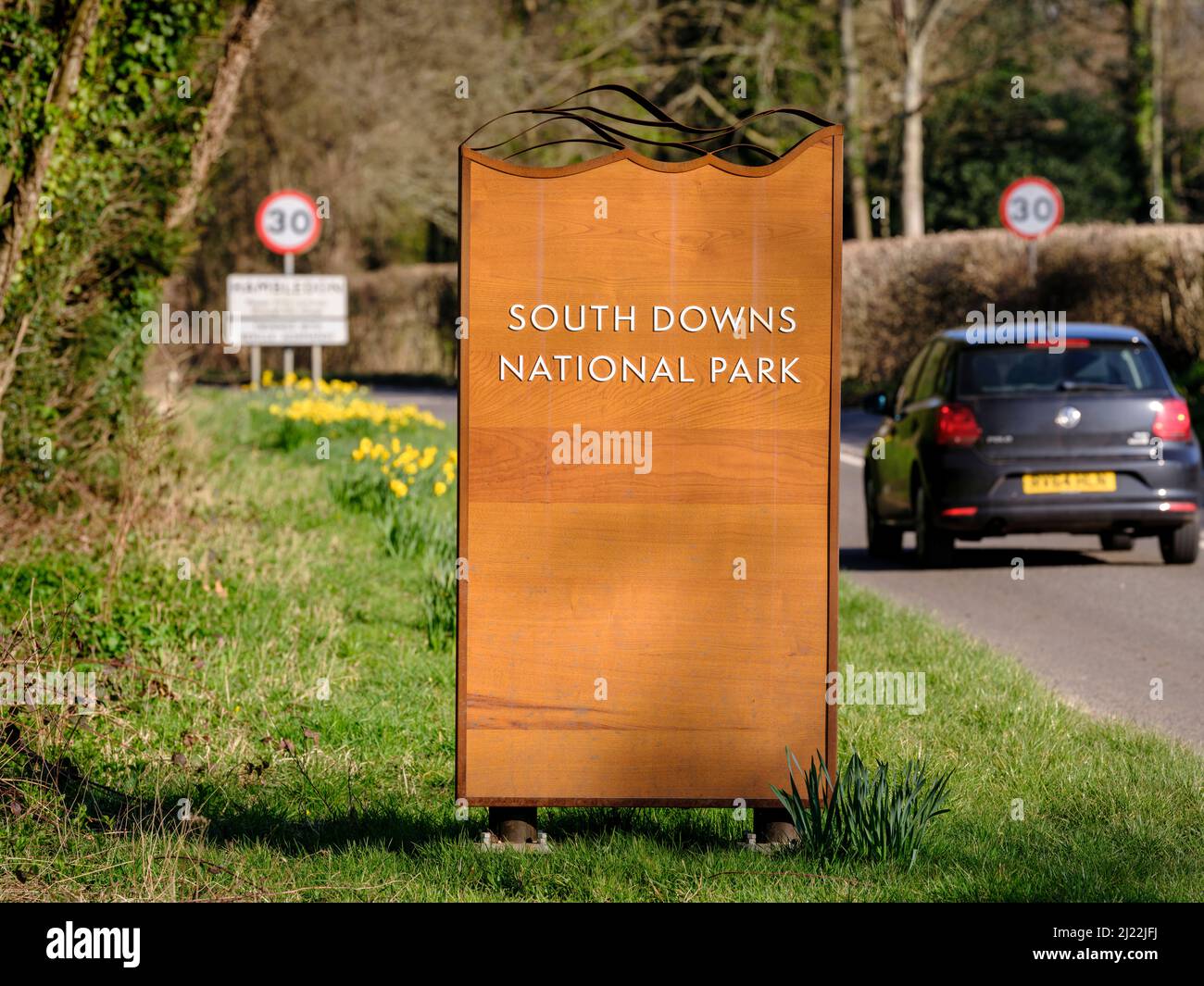 Panneau indiquant le parc national de South Downs à l'entrée du village de Hambledon, Hampshire, Royaume-Uni Banque D'Images