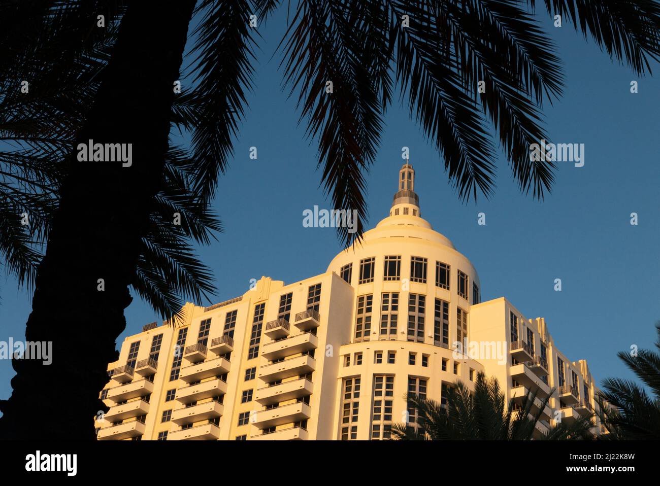 Miami Florida, Loews Miami Beach Hotel sur Collins Avenue, Miami Beach, FL au coucher du soleil Banque D'Images