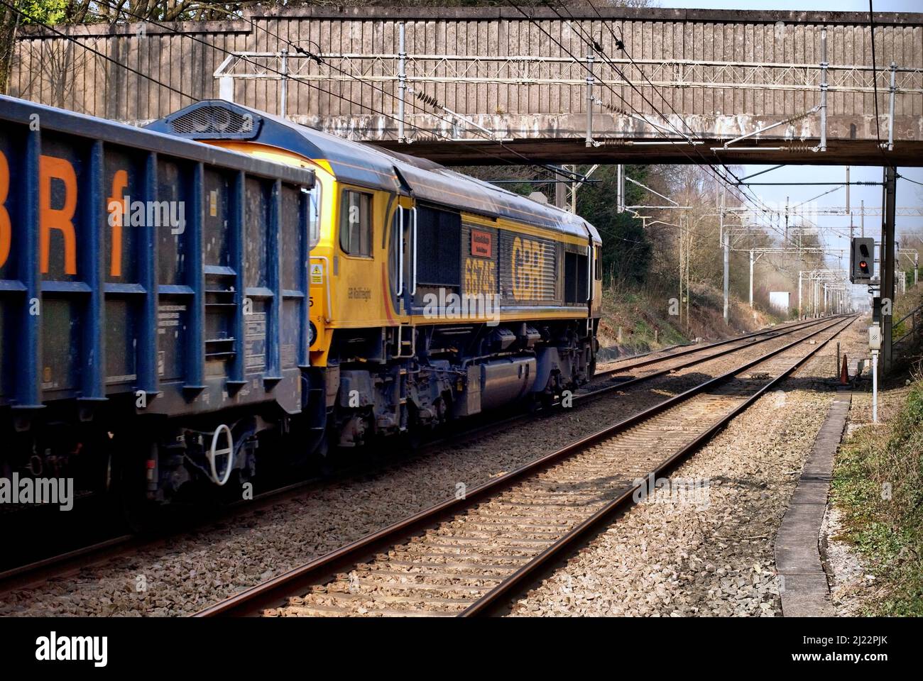 Hams Hall à Dowlow train de pierre se vide en passant par Alderley Edge, Cheshire. Classe 66 locomotive n° 66745 'chemins de fer de Modern - les 50 premières années'. Banque D'Images