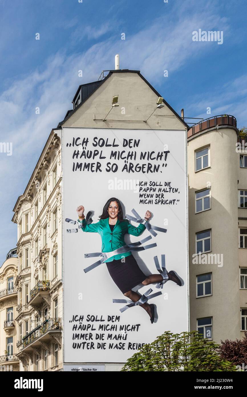 Vienne, Autriche - 28 avril 2015: Publicité de la fête verte de l'autriche avec slogan concernant la relation du major de Vienne Michael Haeu Banque D'Images