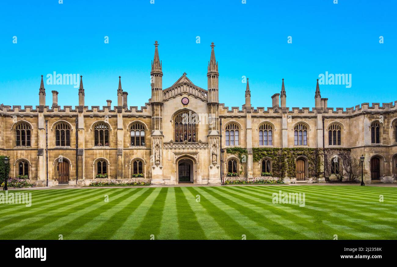 CAMBRIDGE, Royaume-Uni - APR 16, 2017: La cour du Corpus Christi College, est l'un des anciens collèges de l'Université de Cambridge fondée en 1352. Banque D'Images