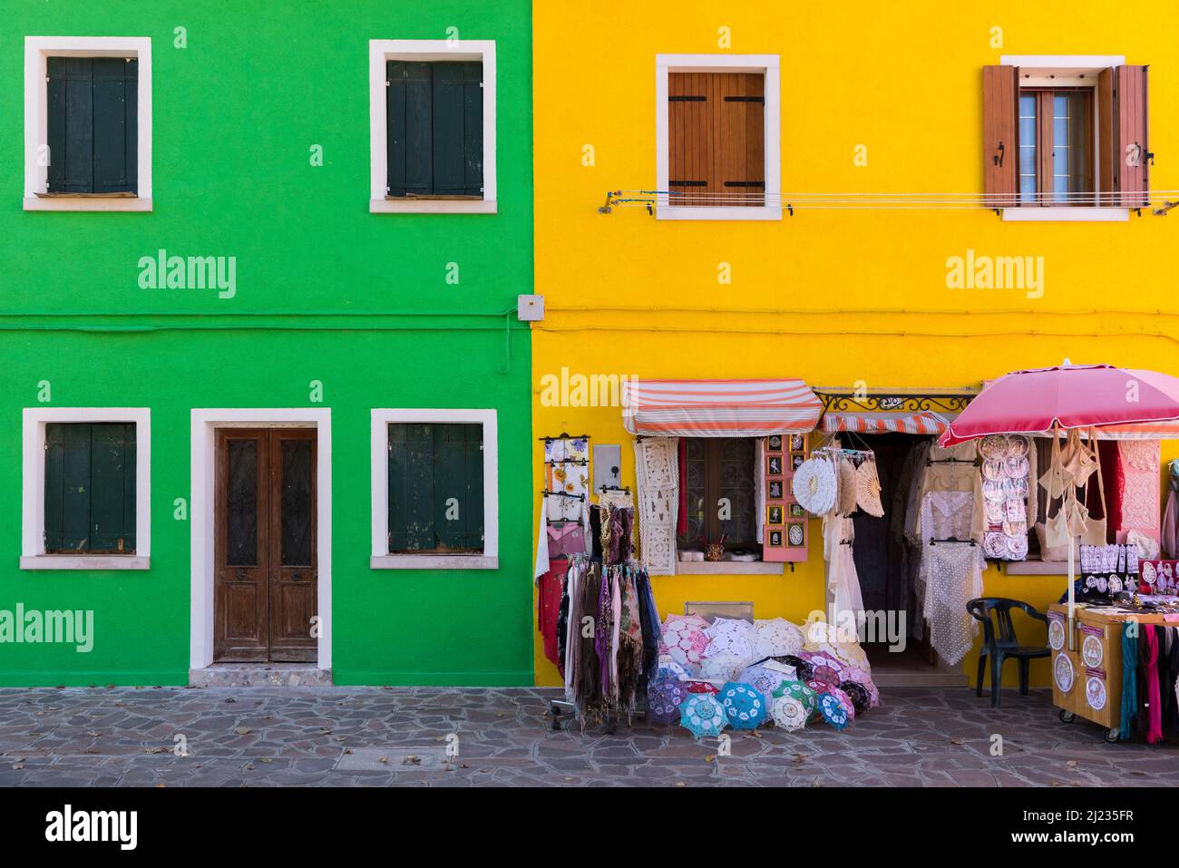 Italie, Venise, maisons colorées sur l'île vénitienne de Burano Banque D'Images