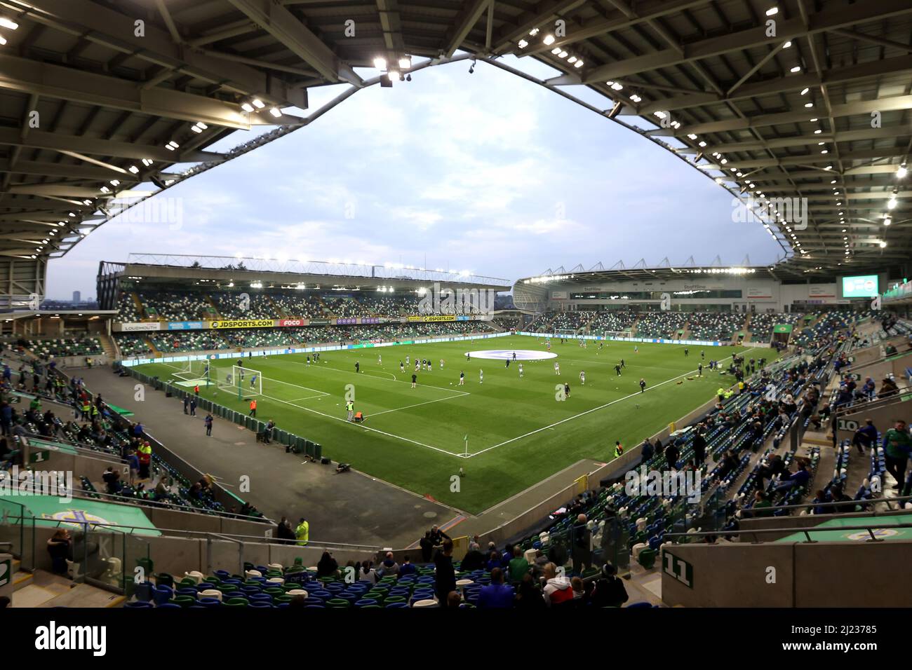 Vue générale de l'intérieur avant le match international au Windsor Park, Belfast. Date de la photo: Mardi 29 mars 2022. Banque D'Images