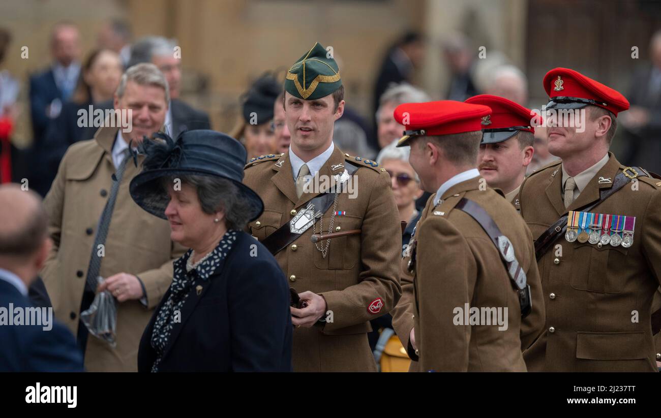 Westminster Abbey, Londres, Royaume-Uni. 29 mars 2022. Les clients arrivent pour le Memorial Service pour le duc d'Édimbourg, dont de nombreux membres de l'armée britannique et outre-mer. Image : le Royal Hussars Regiment de la Reine. Crédit: Malcolm Park/Alay Banque D'Images