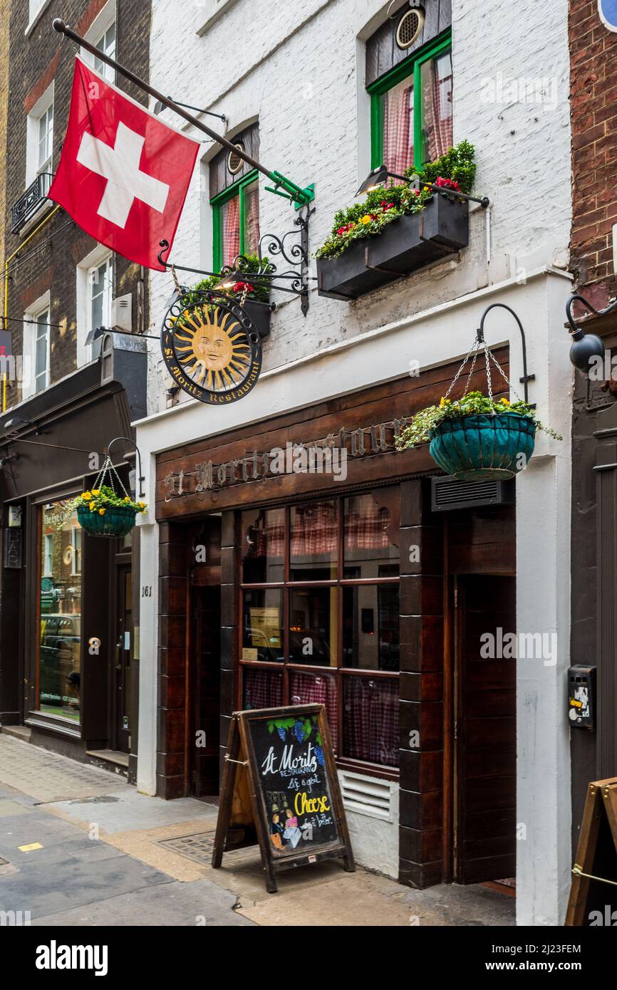 St Moritz Swiss Restaurant Soho London - le St Moritz Restaurant sur le Wardour St Soho a été créé en 1974 et est le plus ancien restaurant suisse de Londres. Banque D'Images