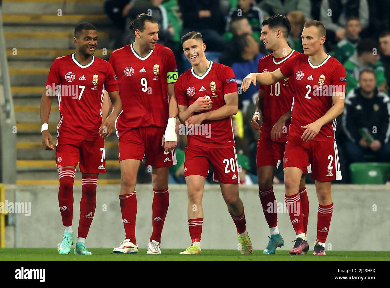 Roland Sallai (au centre), en Hongrie, célèbre le premier but de son équipe lors du match international au Windsor Park, à Belfast. Date de la photo: Mardi 29 mars 2022. Banque D'Images