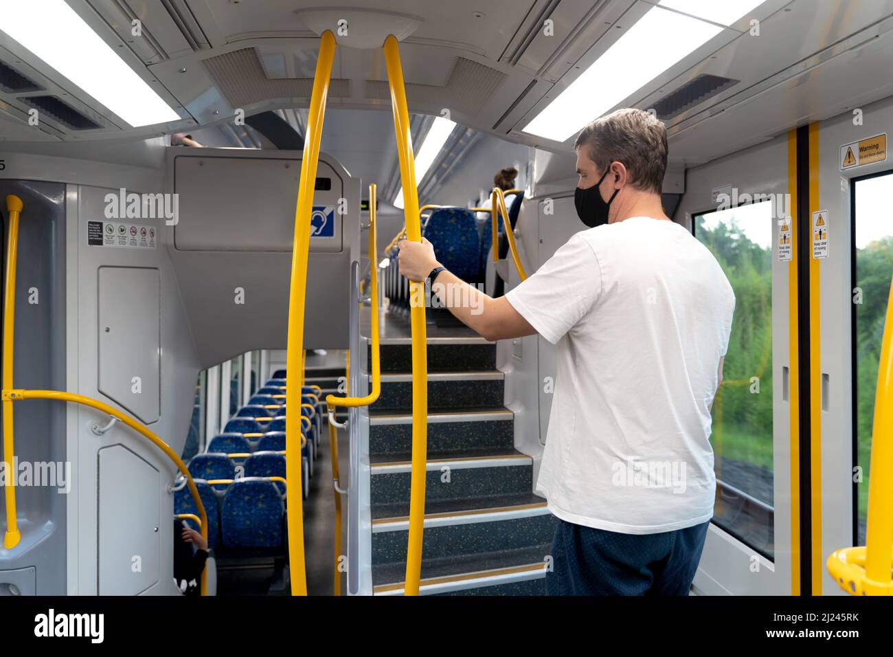 Tristesse Homme dans un train Banque D'Images