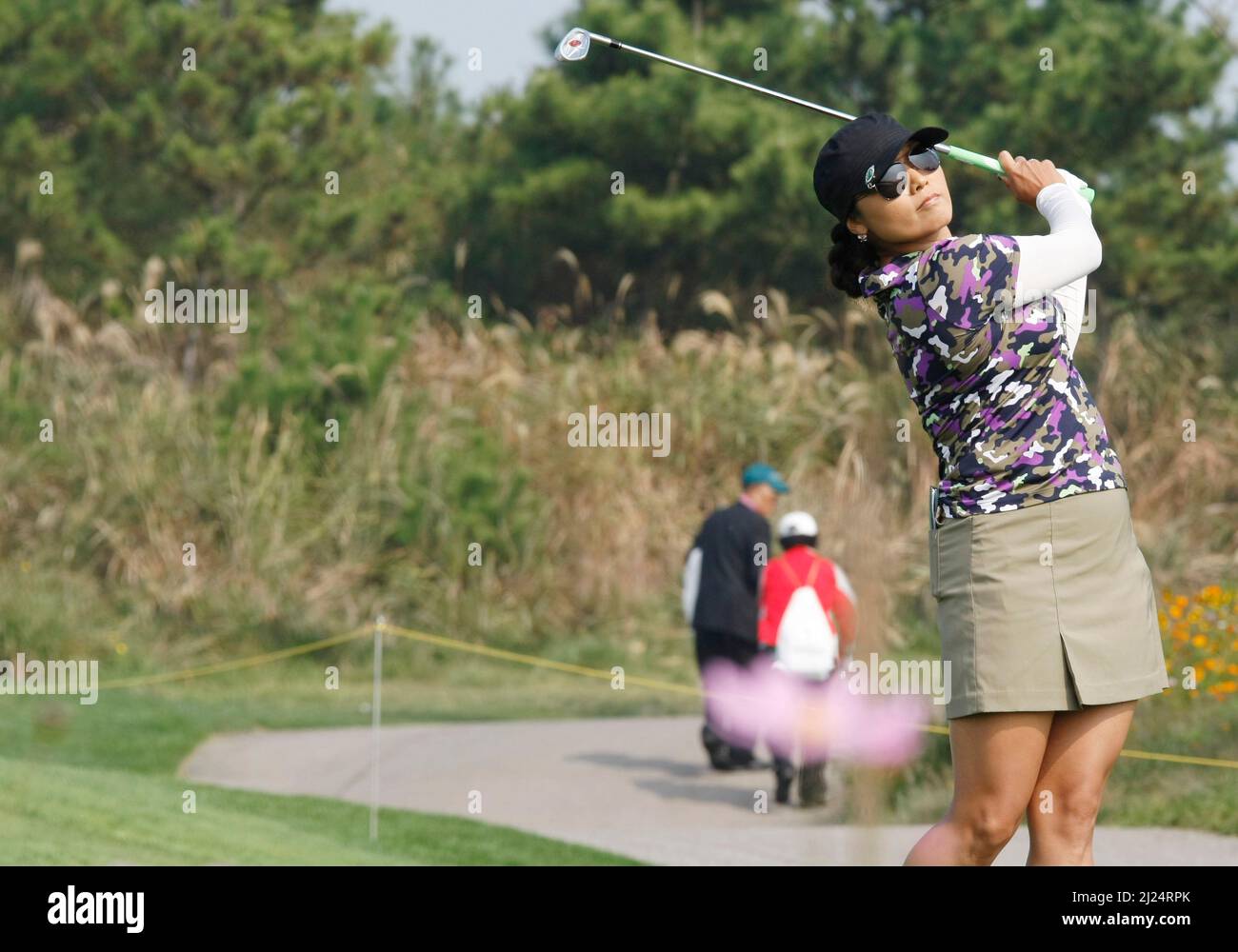8 oct 2011-Incheon, Corée du Sud-Kang, Jimin de Corée du Sud, joue shes tee shot sur le 3th trou pendant le championnat LPGA par Hana Bank au club de golf SKY72 à Incheon le 8 oct 2011, Corée du Sud. Banque D'Images