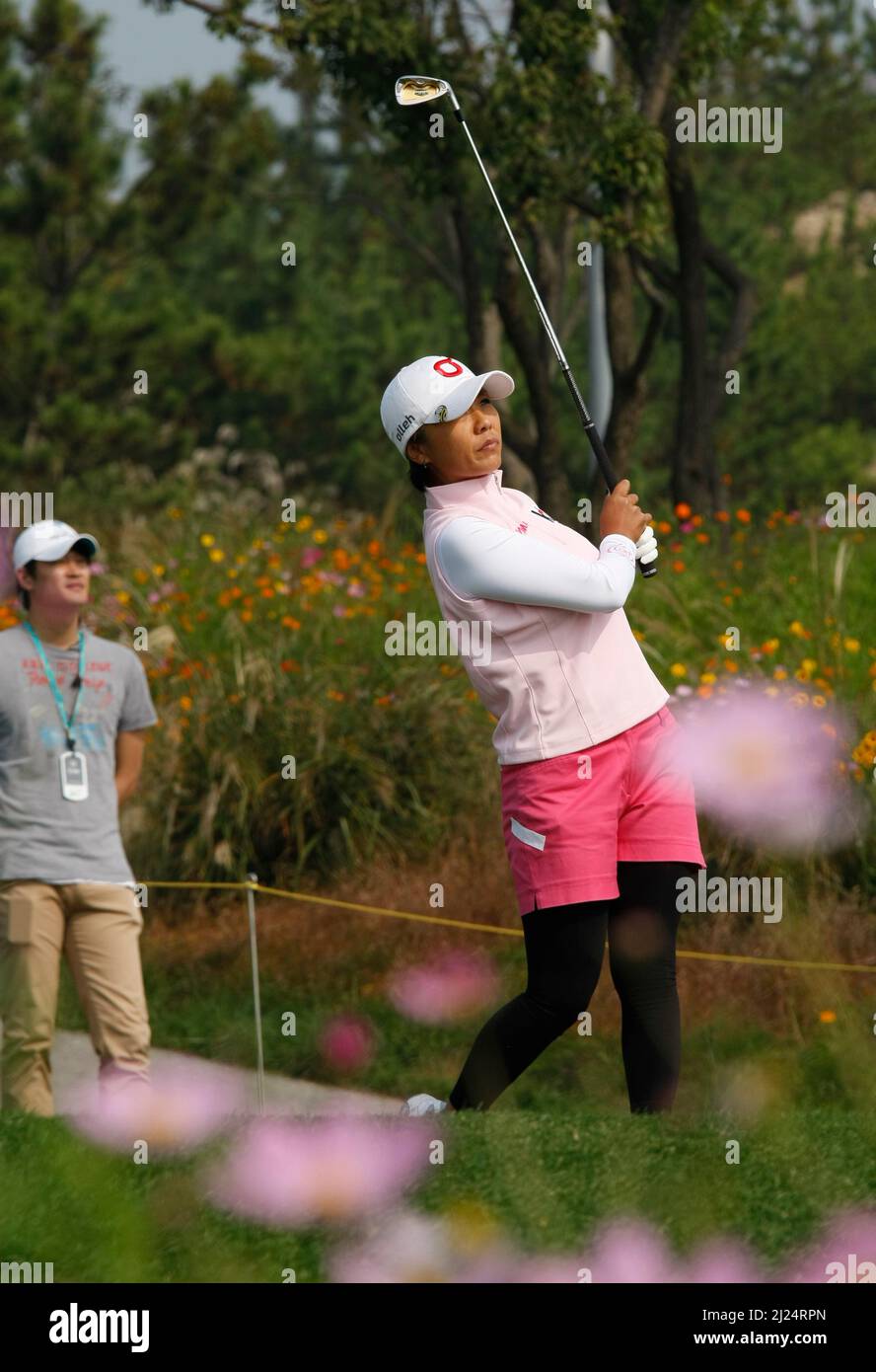 8 oct 2011-Incheon, Corée du Sud-KIM, Mihyun de Corée du Sud, joue shes tee shot sur le 3th trou pendant le championnat LPGA par Hana Bank au club de golf SKY72 à Incheon le 8 oct 2011, Corée du Sud. Banque D'Images