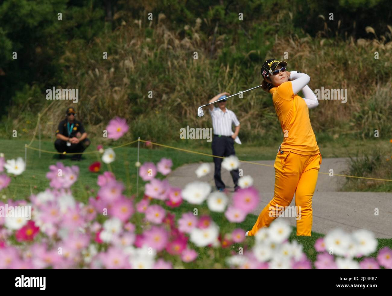 8 oct 2011-Incheon, Corée du Sud-YOO, Sun Young de Corée du Sud, joue en t-shirt shes tiré sur le 3th trous lors du championnat LPGA par Hana Bank au club de golf SKY72 à Incheon le 8 oct 2011, Corée du Sud. Banque D'Images