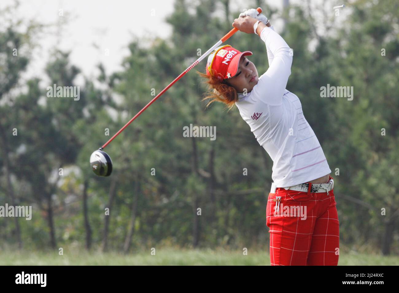8 oct 2011-Incheon, Corée du Sud-YANG, Soo-jin de Corée du Sud, joue shes tee shot sur le 2th trous pendant le championnat LPGA par Hana Bank au club de golf SKY72 à Incheon le 8 oct 2011, Corée du Sud. Banque D'Images