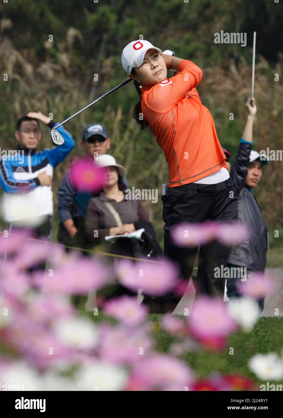 8 oct 2011-Incheon, Corée du Sud-Lee, Meena, de Corée du Sud, joue shes tee shot sur le 3th trous pendant le championnat LPGA par Hana Bank au club de golf SKY72 à Incheon le 8 oct 2011, Corée du Sud. Banque D'Images