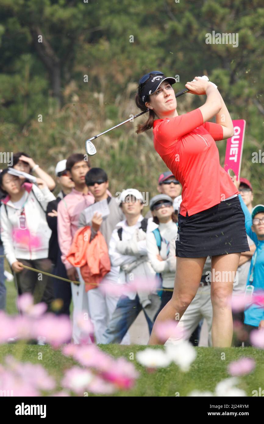 8 oct 2011-Incheon, Corée du Sud-GAL, Sandra d'Allemagne, joue shes tee shot sur le 3th trous pendant le championnat LPGA par Hana Bank au club de golf SKY72 à Incheon le 8 oct 2011, Corée du Sud. Banque D'Images