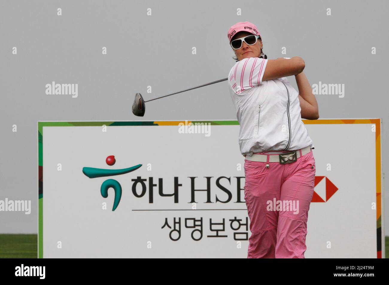 9 oct 2011-Incheon, Corée du Sud-HJORTH, Maria de Suède, joue shes tee shot sur le 6th trous lors de la finale du championnat LPGA par Hana Bank au club de golf SKY72 à Incheon le 9 oct 2011, Corée du Sud. Banque D'Images
