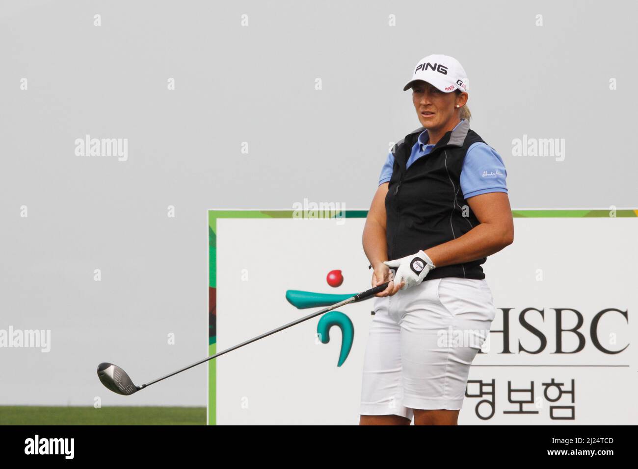 9 oct 2011-Incheon, Corée du Sud-STANFORD, Angela des Etats-Unis, joue au t-shirt Shes tourné sur le 6th trous lors de la finale du championnat LPGA par Hana Bank au club de golf SKY72 à Incheon le 9 oct 2011, Corée du Sud. Banque D'Images