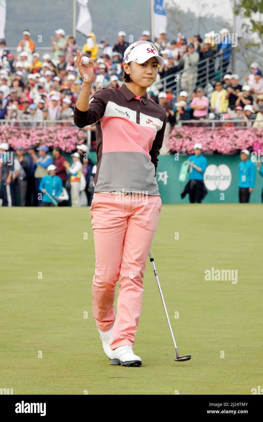 9 octobre 2011-Incheon, Corée du Sud-CHOI, Na Yeon de Corée du Sud, joue sur le 18th trous lors de la finale du championnat LPGA par Hana Bank au club de golf SKY72 à Incheon le 9 octobre 2011, Corée du Sud. Banque D'Images