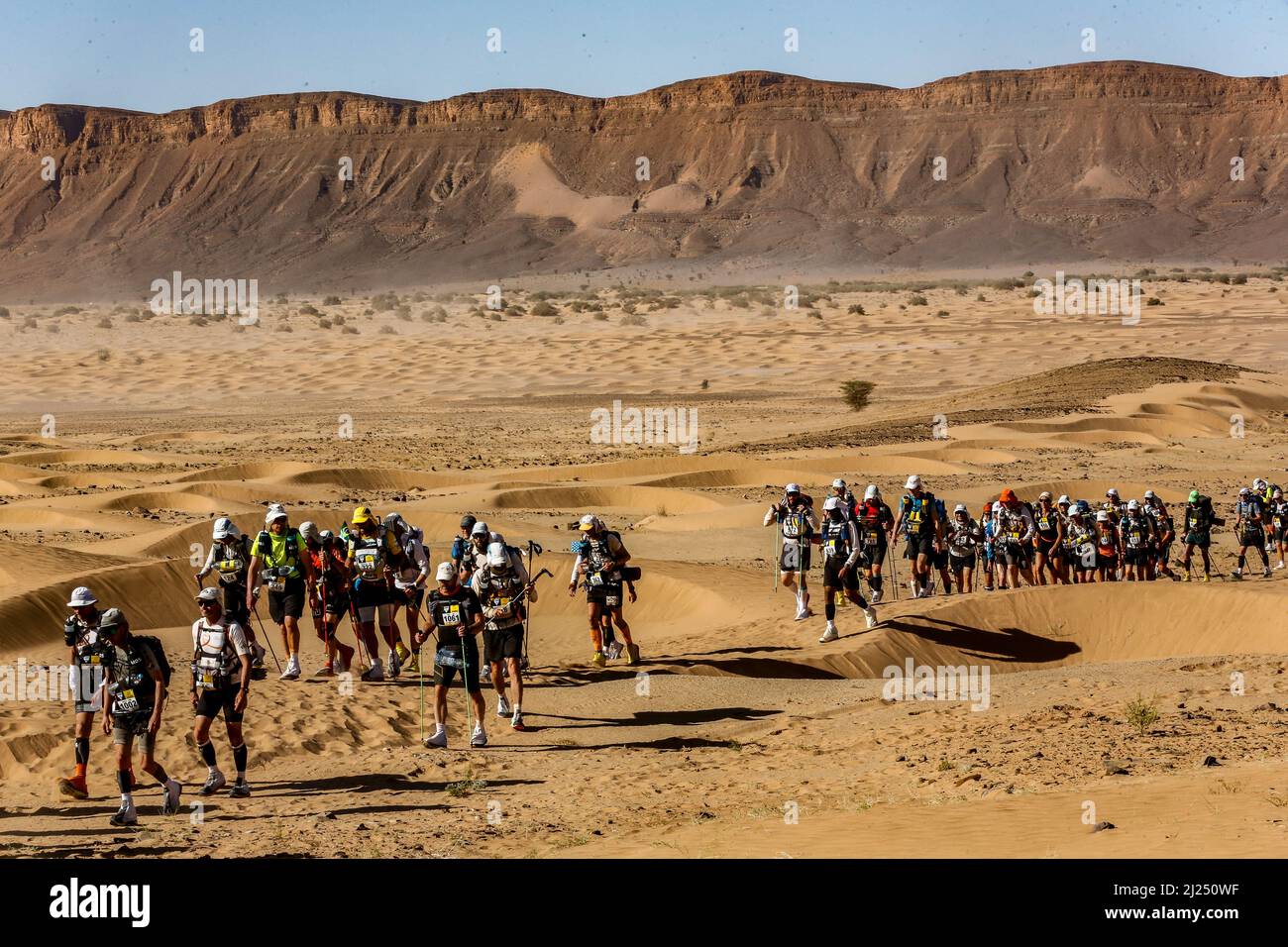 36th Marathon des Sables - Stage 2 - Aguenoun Mbirika désert du Sahara, sud  du Maroc le 29 mars 2022. Photo par Erik Sampers/ABACAPRESS.COM Photo Stock  - Alamy