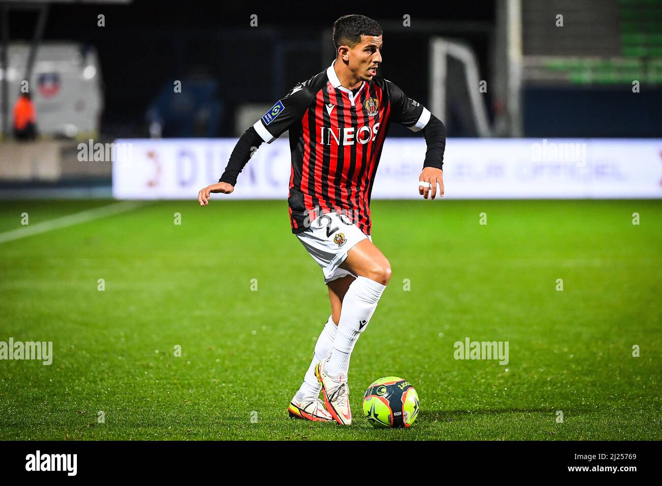 Youcef ATAL de Nice pendant le championnat français Ligue 1 match de football entre l'OGC Nice et l'Olympique de Marseille le 27 octobre 2021 au Stade de l'Aube à Troyes, France - photo Matthieu Mirville / DPPI Banque D'Images