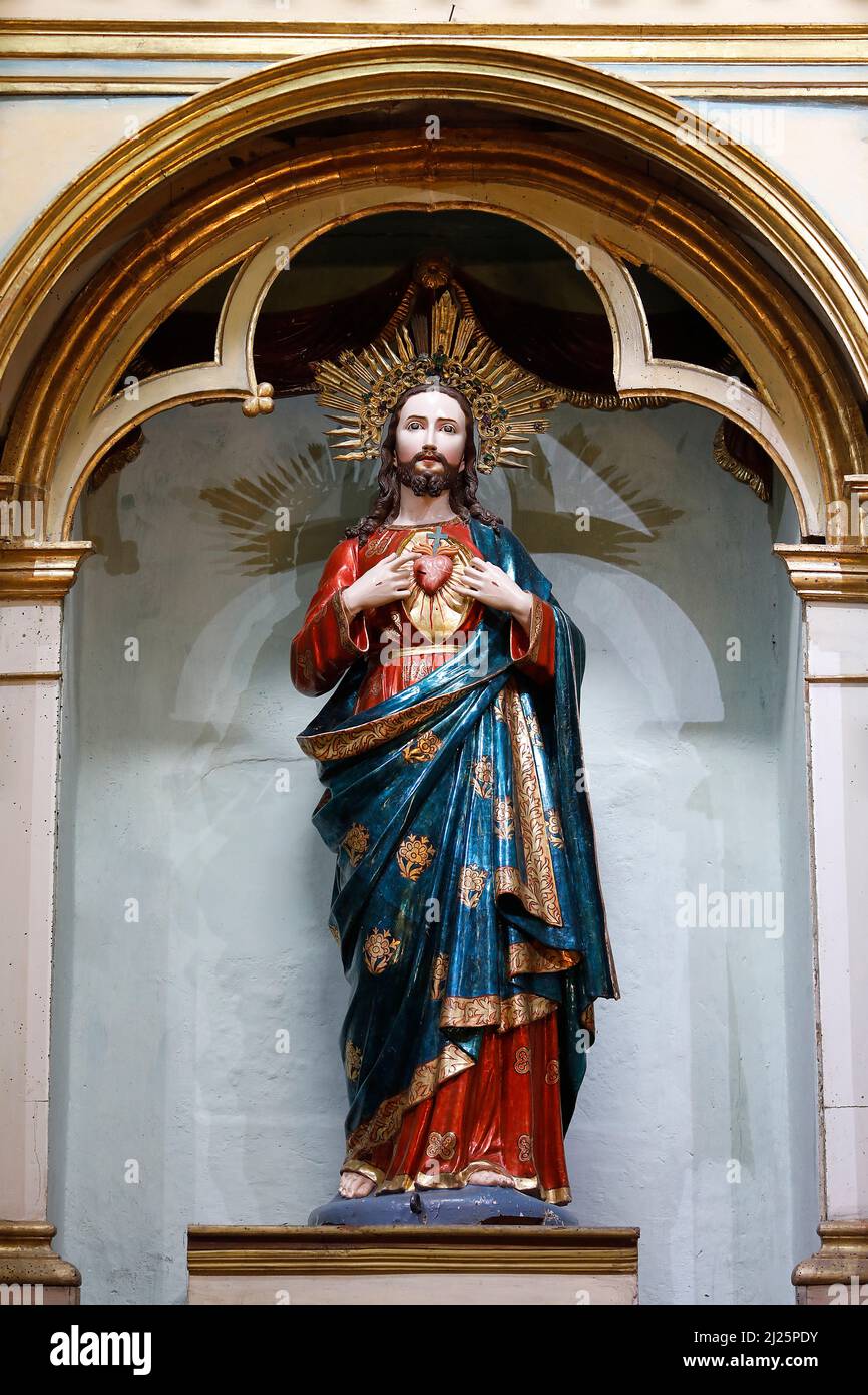 Iglesia del sagrario (ancienne cathédrale de Cuenca), Cuenca, Equateur. Chapelle baroque avec statue du Christ Banque D'Images