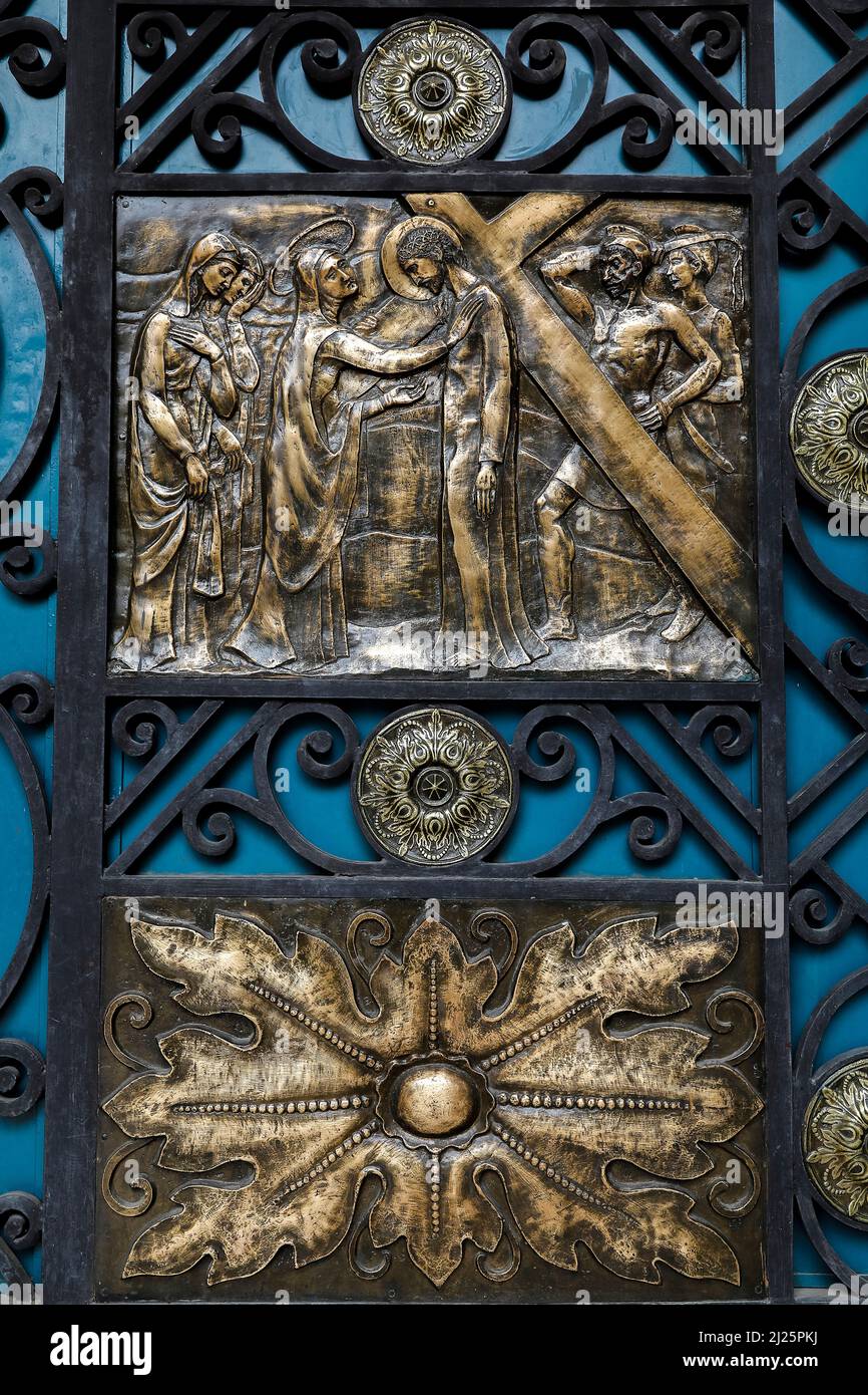 Impeccable cathédrale de conception, Cuenca, Equateur. Clapets de décharge de porte Banque D'Images