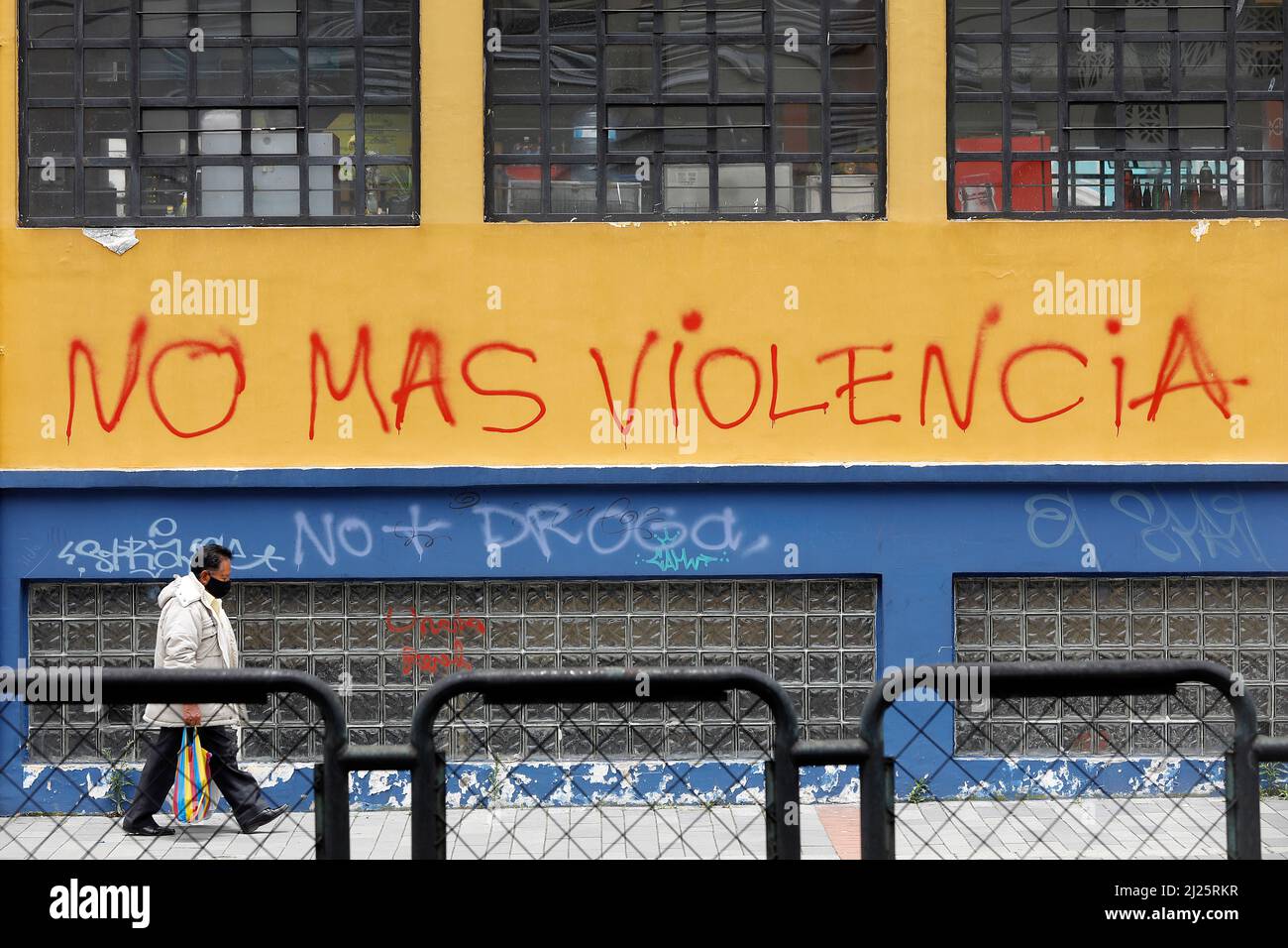 Graffiti à Quito, Equateur : plus de violence Banque D'Images