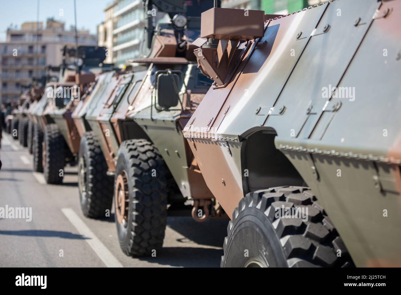 M1117 véhicule de sécurité blindé du gardien ASV, défilé militaire. Arme de guerre, véhicule couleur camouflage, vue rapprochée. Machine militaire Banque D'Images