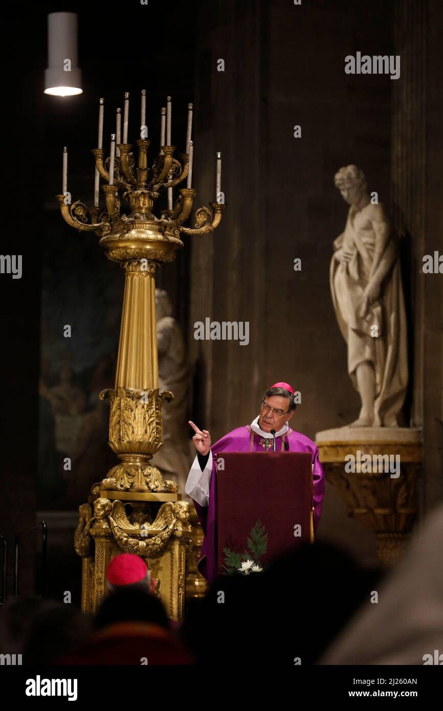 Messe d'adieu aux Parisiens de l'archevêque Michel Aupetit, basilique Saint-Sulpice, Paris, 10/12/21 Banque D'Images