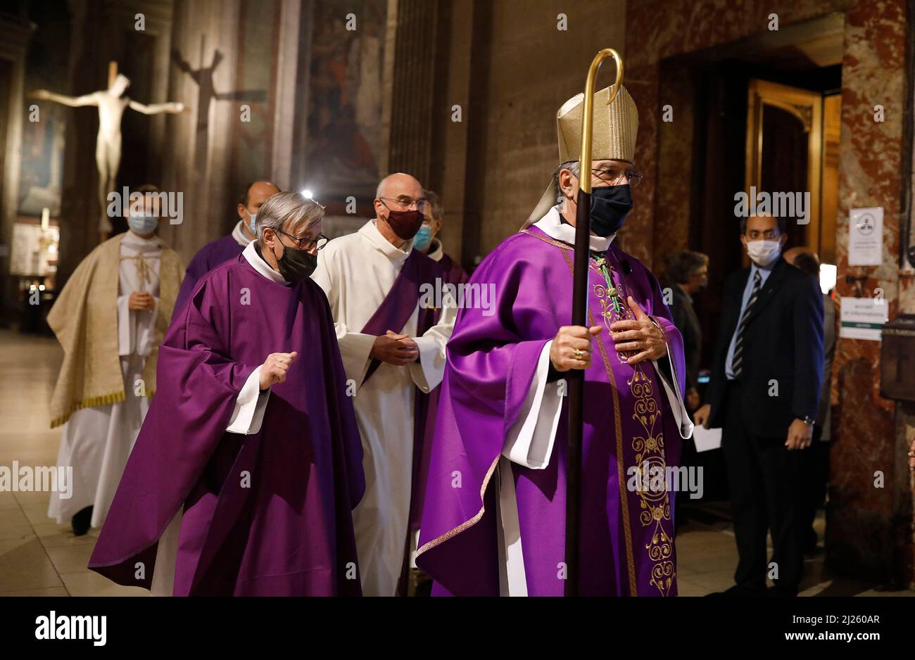 Messe d'adieu aux Parisiens de l'archevêque Michel Aupetit, basilique Saint-Sulpice, Paris, 10/12/21 Banque D'Images