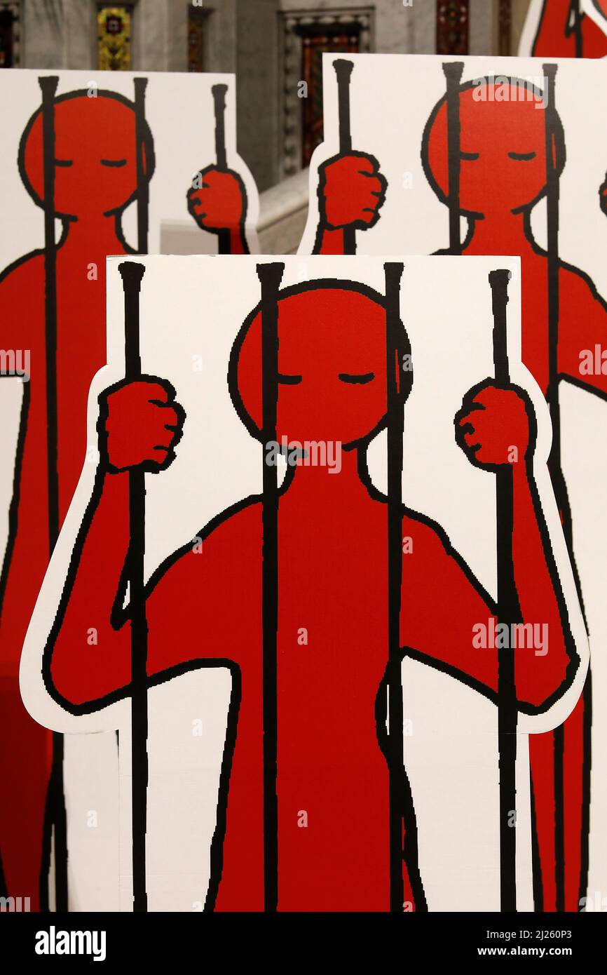 Affiches placées dans la basilique du Sacré-cœur par la charité aide a l'Eglise en Detresse, Paris, France Banque D'Images