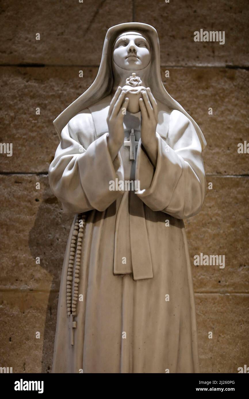 Basilique du Sacré-cœur, Paris, France. Statue de Saint Margaret-Mary Alacoque par Real del Sarte Banque D'Images