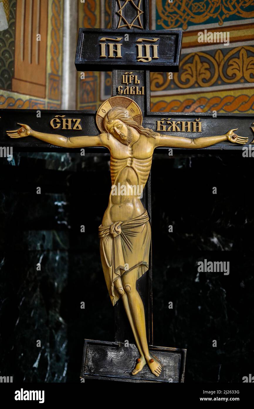 Crucifix dans la cathédrale de la Nativité du Christ, Chisinau, Moldavie. Banque D'Images