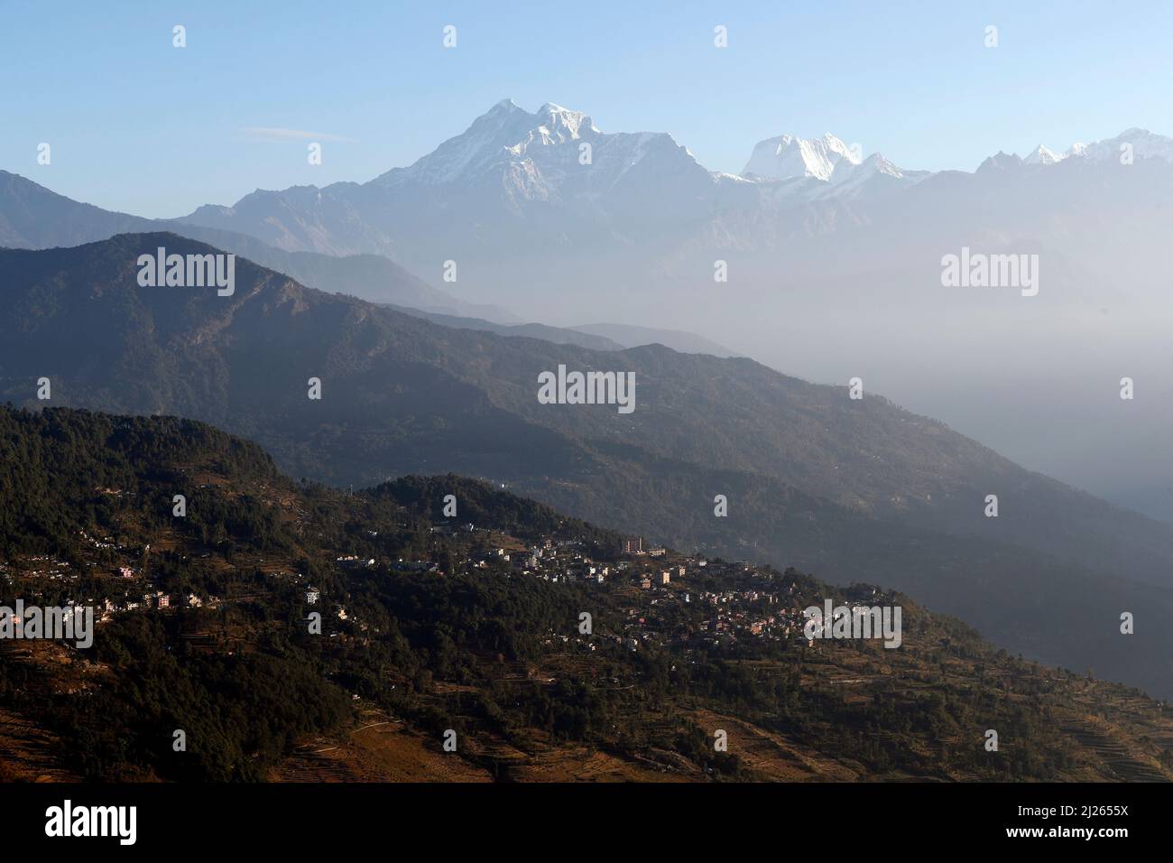 Gaurishankhar montagne vue de Charikot. Paysage de l'Himalaya. Banque D'Images