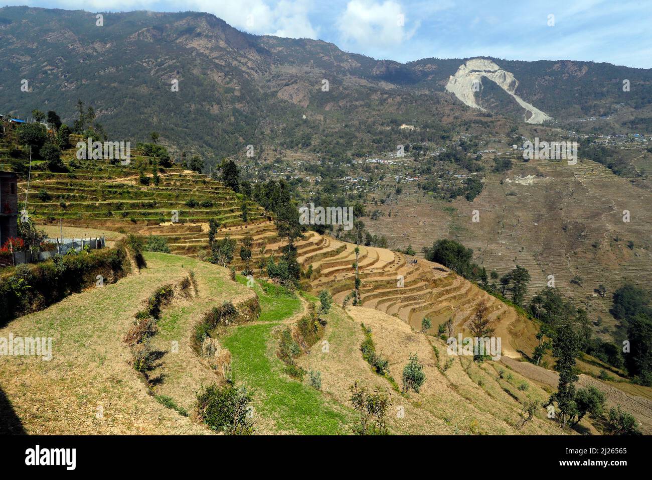 Village montagneux et agriculture traditionnelle. Banque D'Images
