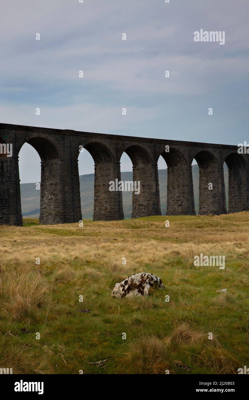 Ribblehead Viaduct sur le chemin de fer Settle-Carlisle, North Yorkshire, Angleterre Banque D'Images