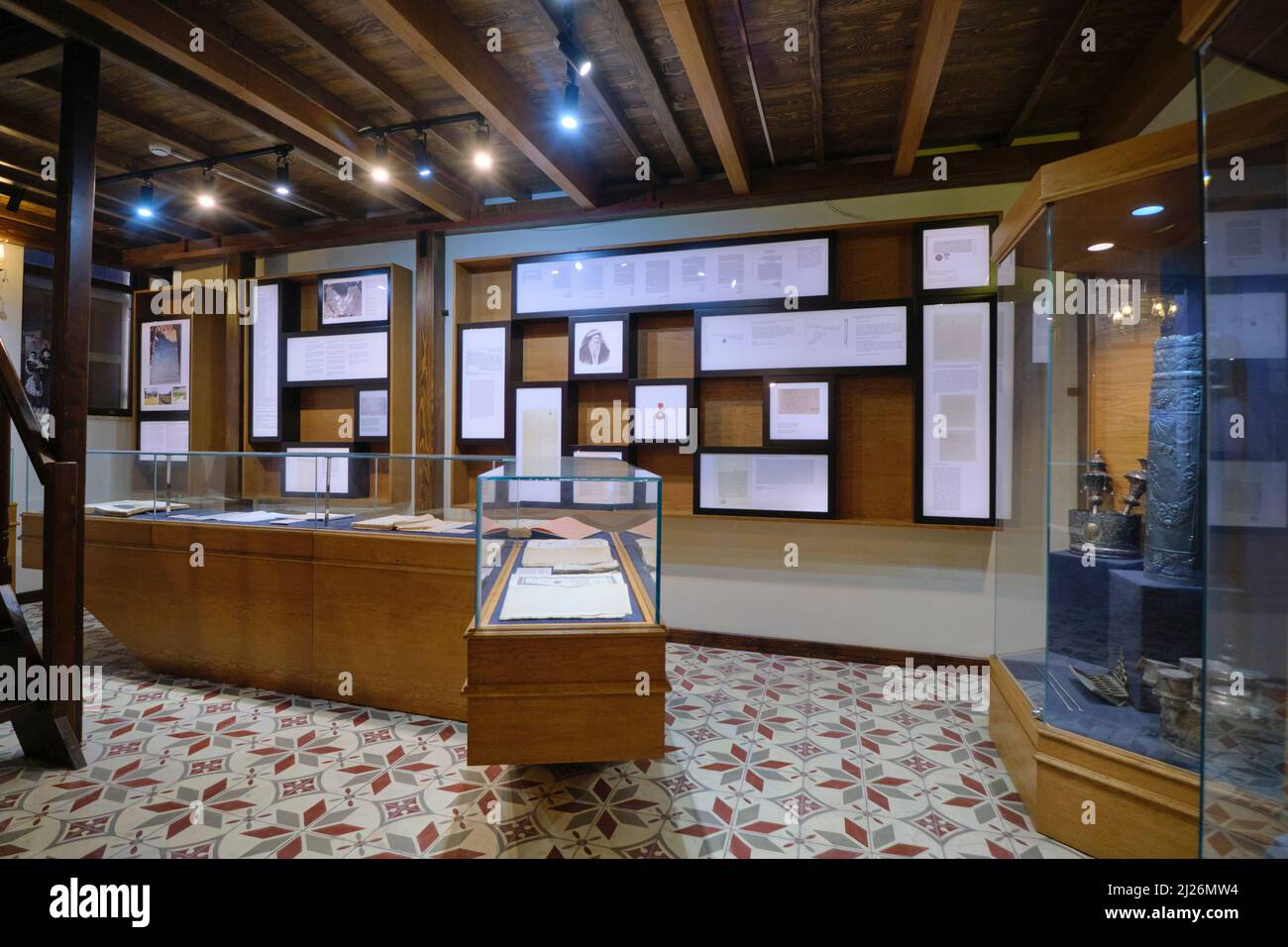 Galerie exposition d'objets au musée de la synagogue Beit Hillel. À Izmir, Turquie. Banque D'Images