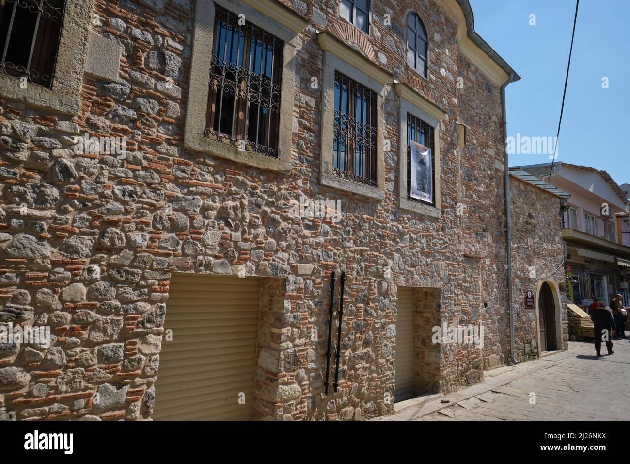 La pierre, l'extérieur de roche, la façade du bâtiment. À la synagogue Etz Hayim, aujourd'hui un espace d'exposition d'art, à Izmir, en Turquie. Banque D'Images