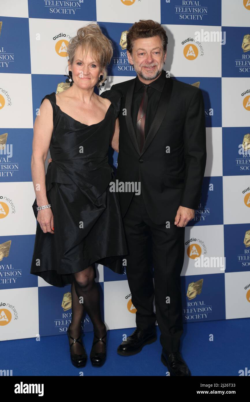 Lorraine Ashbourne et Andy Serkis arrivent pour les Royal Television Society Program Awards à la Grosvenor House de Mayfair, Londres, Royaume-Uni Banque D'Images