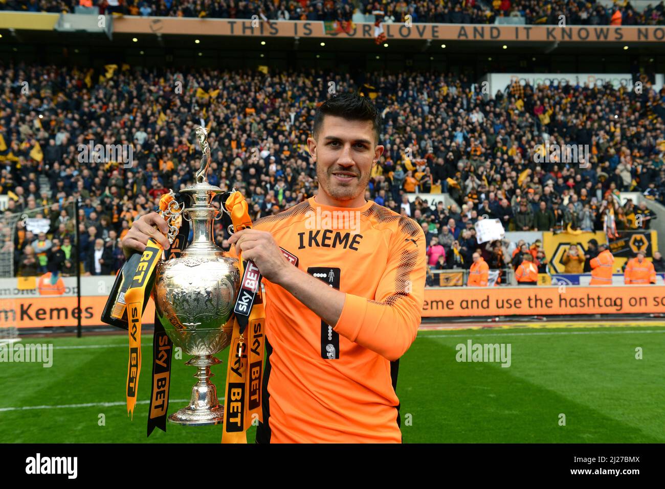 Loups footballeur Danny Batth. Wolverhampton Wanderers fête la victoire du championnat Sky Bet 28/04/2018 Banque D'Images