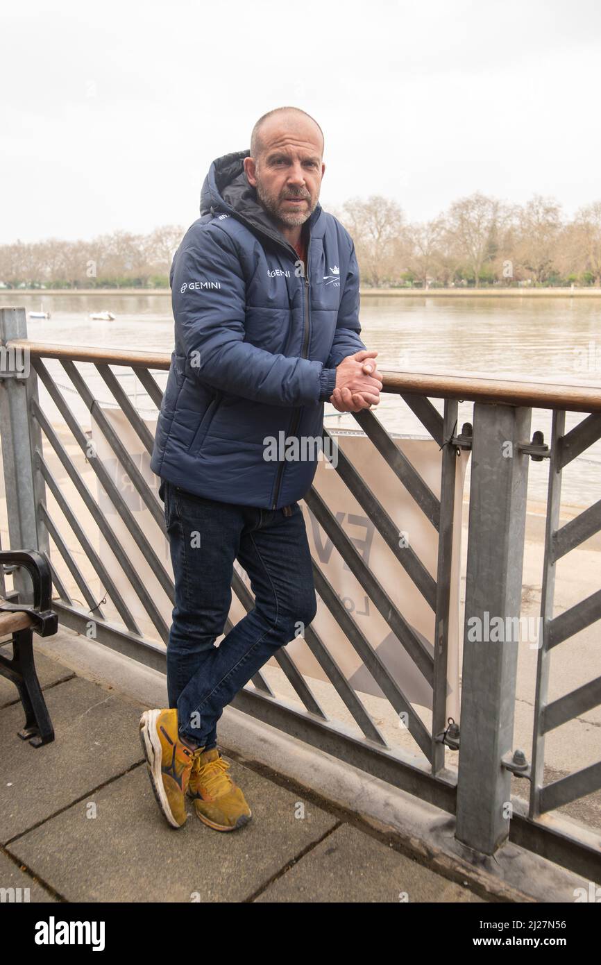 Londres, Royaume-Uni. 30th mars 2022. L'entraîneur d'Oxford Andrew Nelder.les équipes d'Oxford et de Cambridge rencontrent la presse au London Rowing Club sur Putney Embankment. Les équipes hommes et femmes pour la course de bateau du dimanche ont assisté à un événement de presse. Crédit : Peter Hogan/Alay Live News Banque D'Images