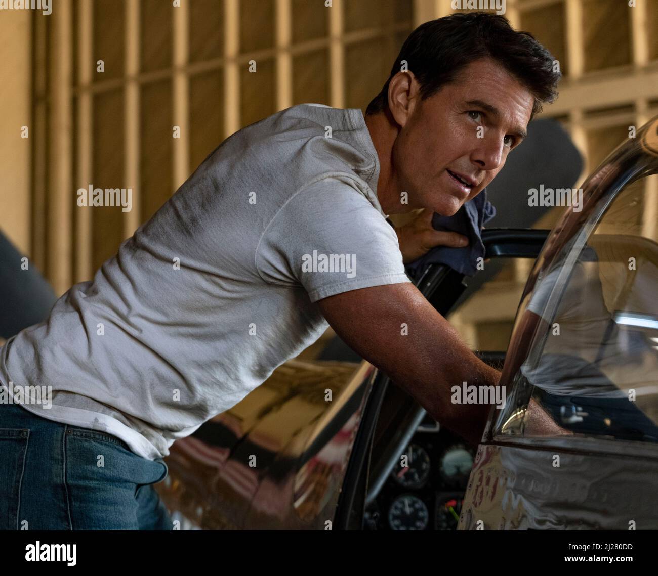 DATE DE SORTIE : Juin 26, 2020 Title : Top Gun Maverick : Studio : Paramount Pictures Réalisateur : Joseph Kosinski PLOT : Après plus de trente ans de service comme l'un des aviateurs de la Marine haut, Pete Mitchell est où il appartient, poussant l'enveloppe comme un pilote d'essai courageux et esquivant l'avancement en grade qui lui au sol. Avec : TOM CRUISE comme le Capitaine Pete 'Maverick' Mitchell. (Crédit Image : © Paramount Pictures/photos) Banque D'Images