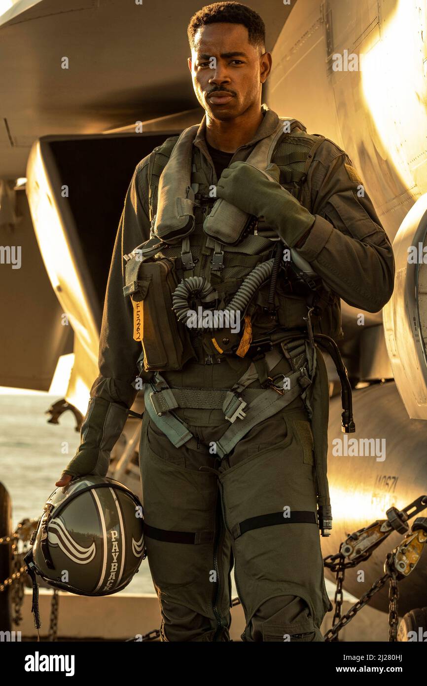 DATE de sortie: 26 juin 2020 TITRE: Top Gun: Maverick STUDIO: Paramount Pictures DIRECTEUR: Joseph Kosinski PLOT: Après plus de trente ans de service en tant qu'un des principaux aviateurs de la Marine, Pete Mitchell est là où il appartient, poussant l'enveloppe comme un pilote d'essai courageux et esquivant l'avancement dans le rang qui le terrait. Avec: Jay ELLIS comme Payback. (Image De Crédit : © Paramount Pictures/Entertainment Pictures) Banque D'Images