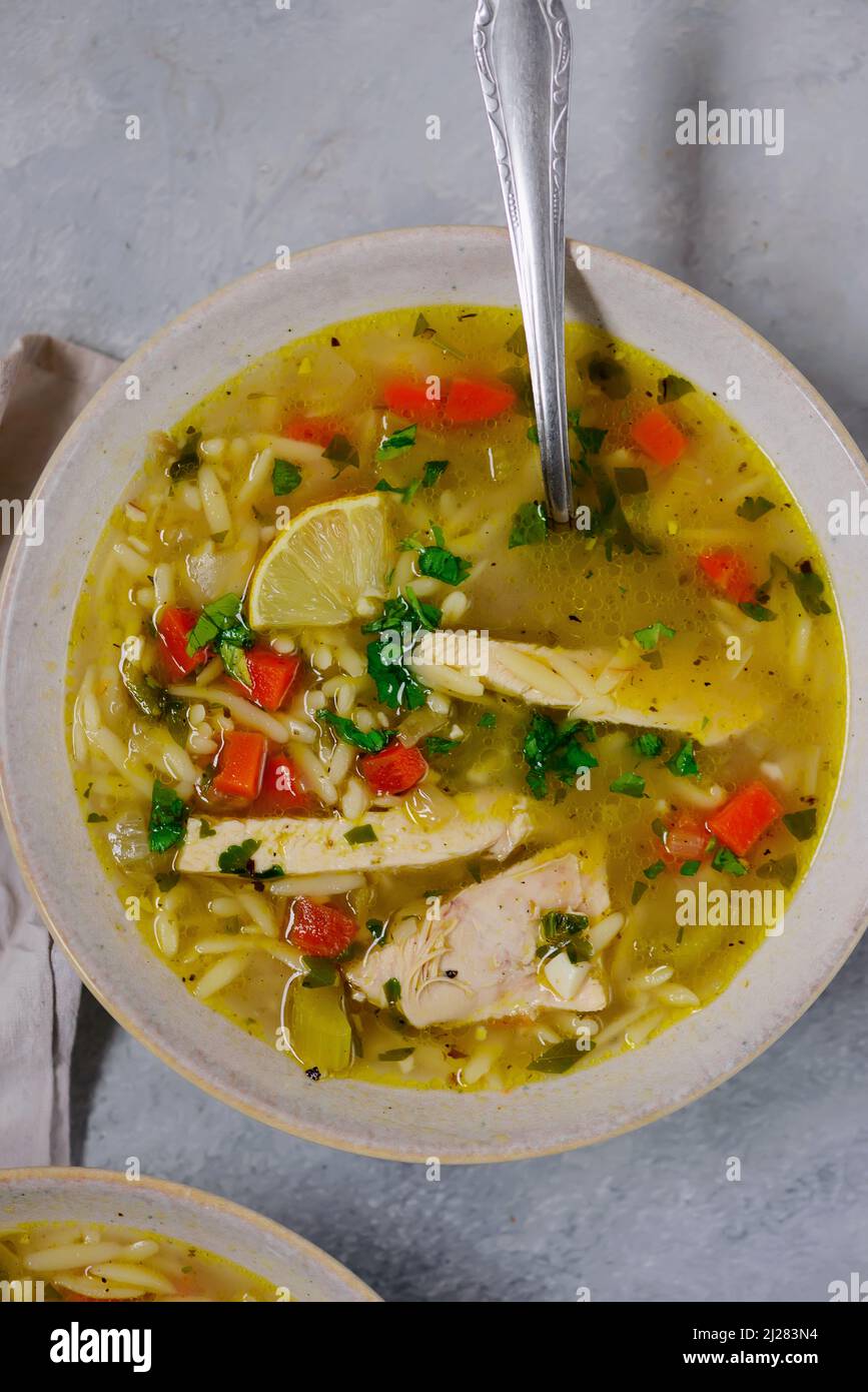 Soupe orzo au citron de poulet. Style hugge.selective Focus Banque D'Images