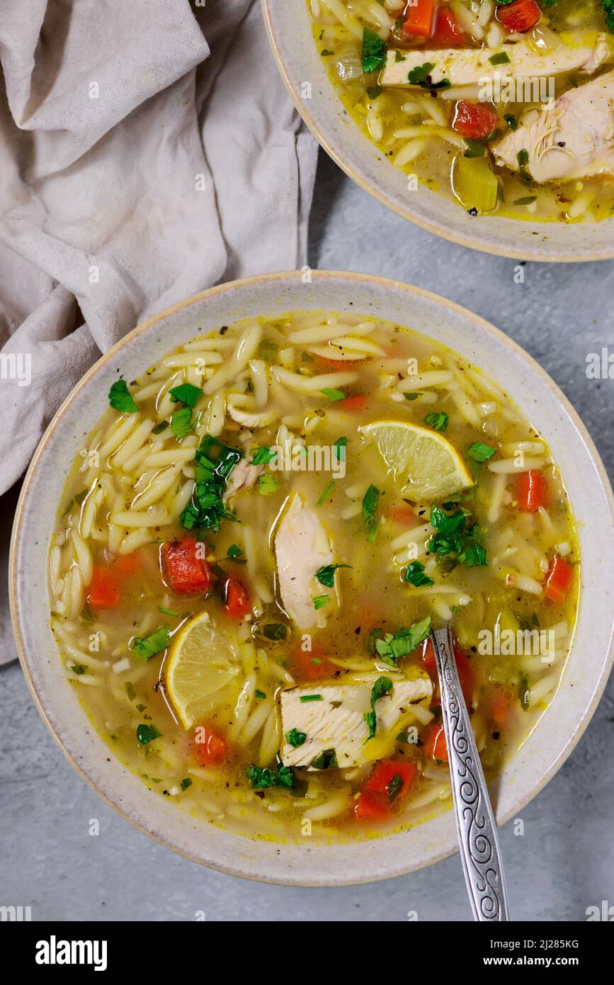 Soupe orzo au citron de poulet. Style hugge.selective Focus Banque D'Images